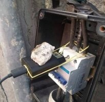 Как добыть 380 вольт и сжечь на фиг зарядку! Ура!
