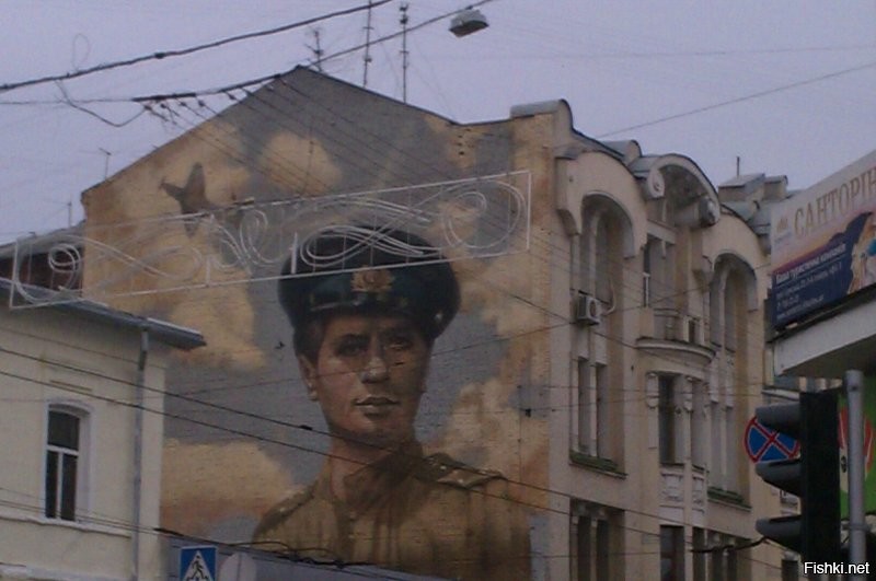 Лучшего фильма, чем этот, о Великой Отечественной просто не существует. Имя этих героев носит большая улица в нашем Харькове. Ну, а бандеры, как водится,  нервно курят в сторонке