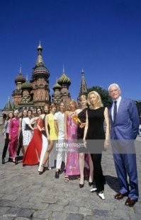 Ну тогда уж на площади Васильевский Спуск