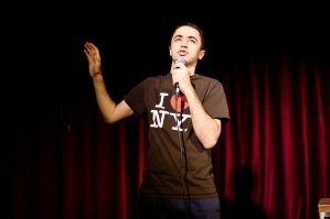 Этого гондона в этой толпе забыли нарисовать..........любителя Нью*Йорка.