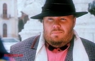 В 1993 году вышел фильм Василия Пичула "Мечты идиота", снятый по мотивам "Золотого телёнка". В этом фильме роль Остапа сыграл певец Сергей Крылов