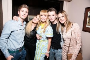 а почему нет Валерии с семейством?