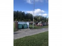 Реально баки недалеко, но всё в принципе культурно, и машины уж точно по могиле не ездят.