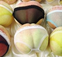 А вот тут - персики!