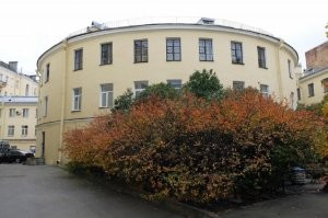 Новое - это хорошо забытое старое?



...Построили этот круглый дом 2 века назад, если учесть тот факт, как установили эксперты, он был выстроен в 1817 г. И ещё один весьма любопытный факт   с 1827 по 1833 годы в этом доме жили родители великого русского поэта и писателя   Александра Сергеевича Пушкина...