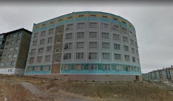 В советское время в Заполярье строили закругленные дома, которые защищают от пурги и сильных ветров. Выглядит это как-то так