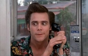 Джим Керри - 
Эйс Вентура 1993г 
Доктор Роботник (соник) - 2020
Хватит стареть, Джим... Это уже не смешно