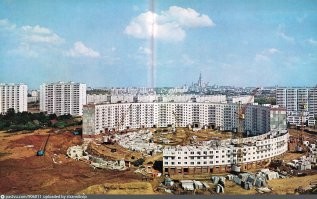 Строят дом на Нежинской. Мой район.