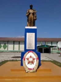 В моём родном селе, в Сибири, стоит вот такой замечательный памятник