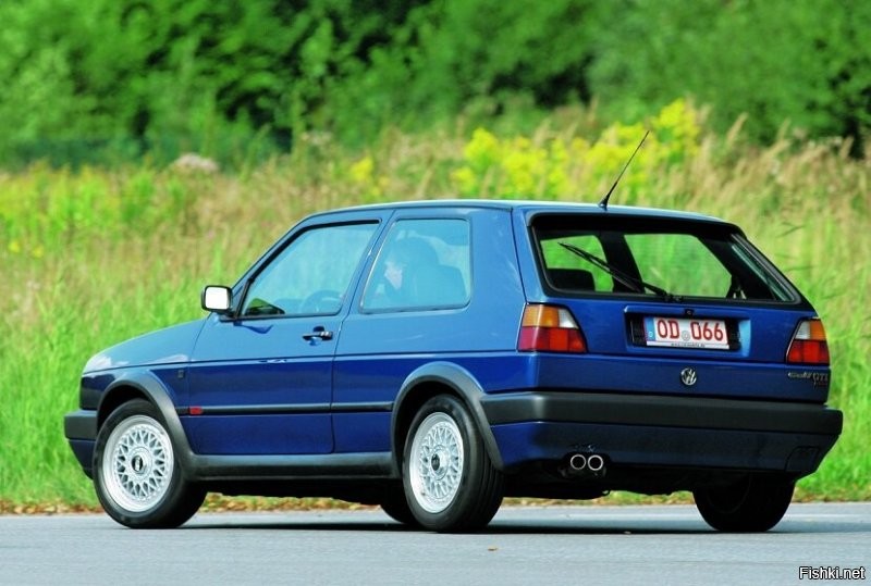 Volkswagen Golf является абсолютным лидером в категории компактных семейных автомобилей с "доступной ценой". Golf - это очень популярная модель - это относится только к 2 серии, остальные Гольфы так не блеснули