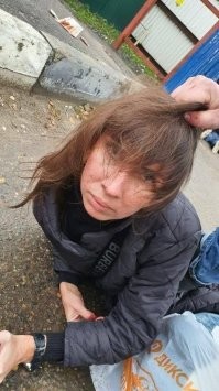 вчера куча базара была про жестокость задержания женщины подполковника из наркоотдела...а, тут ...террорист, с бомбой.. и никто его в живот не мочит и за волосы не таскает...