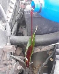 зачем наливать масло через трубку щупа?