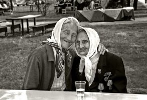 Может я ошибаюсь, но по-моему при СССР таких стаканов еще не было.