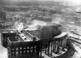 Хиросима, Кёльн..
Я когда смотрю на военные фото своего Минска - слышу запах гари..