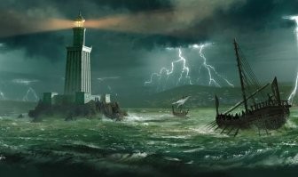 Александрийский маяк был возведён в сжатые сроки, всего за 5 лет (примерно 285 – 280 год до н.э.) и простоял почти десять столетий.
Пламя гигантского костра поддерживалось просмолёнными дровами круглые сутки, предупреждая моряков об отмелях, рифах и указывая дорогу к гавани. В туман и дождь при плохой видимости звук трубы извещал приближающиеся корабли о близости надёжной пристани.
В 796 году сильнейшее цунами, затопившее и разрушившее здания, погубило 50000 людей, не пощадило и Александрийский маяк, оставив от него одну треть. Восстановленный до 30 м он прослужил ещё почти пятьсот лет
К XII в. конструкция пришла в упадок, корабли сюда уже не заходили из-за заиленности и смещения торговых маршрутов. Детали переплавили на мелкие денежные знаки.

В XIV в. новые подземные толчки окончательно уничтожили шедевр культуры и зодчества. На его руинах султан Кайт-бей построил бастион, который сохранился и до сих пор.

Дайверы нашли остатки каменной кладки, частично затопленные после сейсмоактивности. Это послужило поводом для маленькой сенсации, подхваченной прессой.

Администрация Каира с 2015 года рассматривают возможность реконструкции Александрийского маяка.