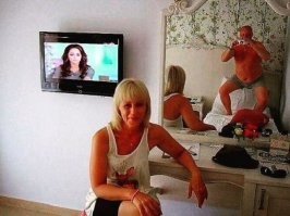 Дорогой, высылаю тебе фото. Отдыхаю хорошо, спасибо за путёвку....только без тебя скучно очень....