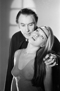 Кристофер Ли одинаково харизматичен, что в роли Дракулы, что в роли Сарумана