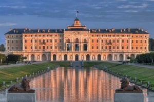 А как насчет этого? Тоже обшарпанно? Это все под Питером