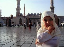 Как оказалось, хиджаб ... прячет лицо,
========
Таки хиджаб морду лица не скрывает. А вот паранджа или никаб таки скрывает.

Автор, не говори те слова, значения которых не знаешь! Скрипач хренов

Хиджаб/никаб/паранджа