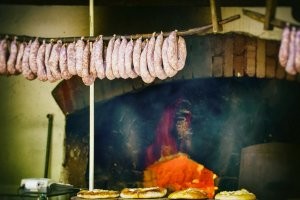 Были в Музей юмора и сатиры - добрый музей, простой и душевный. Но больше всего нам понравилась оса на нём вашего болгарского мастера GEORGE Leontiev BALABANOV, которая взяла главный приз конкурса "GOLDEN AESOP".

И архитектурно-этнографический комплекс "Этыр" (Етър) нам очень понравился - его к посещению очень рекомендуем. В отличие от множества распиаренных пустых новоделов в Болгарии, этот комплекс аутентичен.