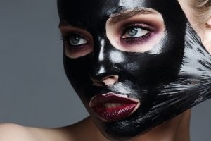 "Жуткие", а сейчас прям - красота!
Девки любое дерьмо готовы на физиономию налепить, если им сказать что будет красиво!