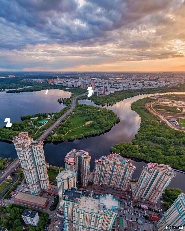 коряво, но отметил:
1 - тут практику сдавал, гимс.
2 - яхт клуб
3 - пиво пили с девчонкой, после тренировки. В штиль попали в июне)) +32. Зато нанырялись. Потом возвращаемся к дороге,  говорю - пива? - Даааа! Под кондиционером, разливное