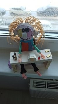 А я троллю своих друзей такими примитивными куклами)))