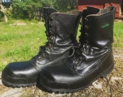 Без шнурков они ещё и внукам послужат. Где нибудь в шкафу.