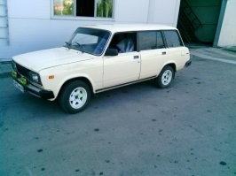 Моя первая машина 21043.  8 раз катались мы с ней на эвакуаторе. Стартер ломался.  Всё остальное кроме двигателя менял за сезон под чистую.  Но после зимы запустить её была всё равно та ещё проблема. Сколько денег оставлено в автосервисах и гаражах у грамотных товарищей .... не сосчитать.  А как она красиво кипела в пробках...!!! А педаль сцепления продавливала подошву до невыносимой боли....   Как то на отводе газов из бензобака, шланчик от времени лопнул. Кумар в салоне стоял.... месяц, пока не нашёл в чём дело. 
C новой машиной таких головняков нет.  Текущее состояние выведено на телефон, опции автозапуска - по охлаждению, по времени, по состоянию аккумулятора. Все датчики и лампочки работают. Деньги уходят только на бензин, мойку и налоги.