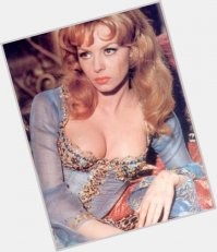 Мишель Мерсье клевая.
Анжелика кстати все фильмы были смотрибельны.