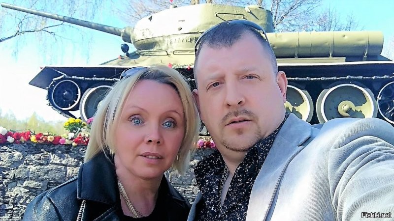 На неё не первый раз наезжают за русский язык, на 9 мая фотолась на фоне танка оккупантов.

А, и поёт на ненавистном русском.
