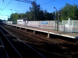 я живу тут рядом.)