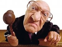 Корова это животное,а автомобиль это средство повышенной опасности.
И опять надо смотреть чья корова( вдруг корова,кого надо корова) и что из себя представляет человек на авто.