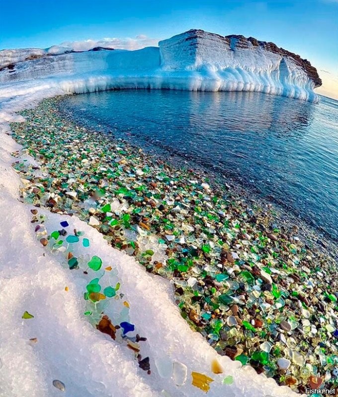 Пляж, который стал популярным, потому что с него запрещают убирать стёкла