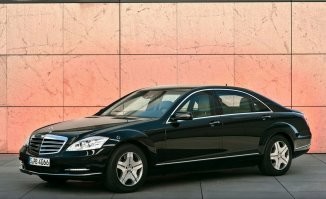 Модель W 221 больше всего нравится, а на 126 у меня была свадьба