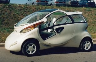 наши тоже концепт делали!
Если кто не знает -- ВАЗ Рапан
Разработан российский электромобиль под названием Лада Рапан был в далеком 1998 году на предприятии АвтоВАЗ, а чуть позже показан на автосалоне в Париже. Авторы проекта увидели аналогию формы кузова с формой брюхоногих моллюсков: так и возникло название Rapan.

На разработку потребовалось 3 года: идея создания концепта пришла в голову группе из трёх российских дизайнеров – Илье Жаркову, Валентине Новиковой и Владимиру Плещанову.
Оснащается электромобиль 25-киловатным электромотором (мощность агрегата не сообщается), способного разогнаться авто до 90 км/ч. Вместо традиционной коробки передач установлен редуктор.