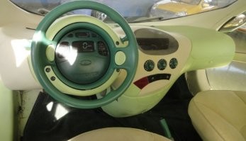 наши тоже концепт делали!
Если кто не знает -- ВАЗ Рапан
Разработан российский электромобиль под названием Лада Рапан был в далеком 1998 году на предприятии АвтоВАЗ, а чуть позже показан на автосалоне в Париже. Авторы проекта увидели аналогию формы кузова с формой брюхоногих моллюсков: так и возникло название Rapan.

На разработку потребовалось 3 года: идея создания концепта пришла в голову группе из трёх российских дизайнеров – Илье Жаркову, Валентине Новиковой и Владимиру Плещанову.
Оснащается электромобиль 25-киловатным электромотором (мощность агрегата не сообщается), способного разогнаться авто до 90 км/ч. Вместо традиционной коробки передач установлен редуктор.