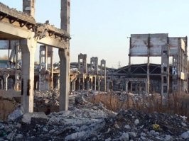 Украина похоронила этот завод в 1996 году.
---------------------------
в г.Константиновка кроме "Автостекло" было ещё несколько огромных заводов, общее количество с малыми было около 20 (двадцать!)
все их Украина в 90-е похоронила
без войны и оккупации