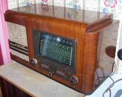 Ну, собственно, вот примеры.

Радиоприемники "Ленинград".  Диапазон 19 м присутствует на обоих моделях, а на одном еще и диапазон 16 м виден.

Так что таки-да, байка про "запрещенные диапазоны" - действительно брехня.