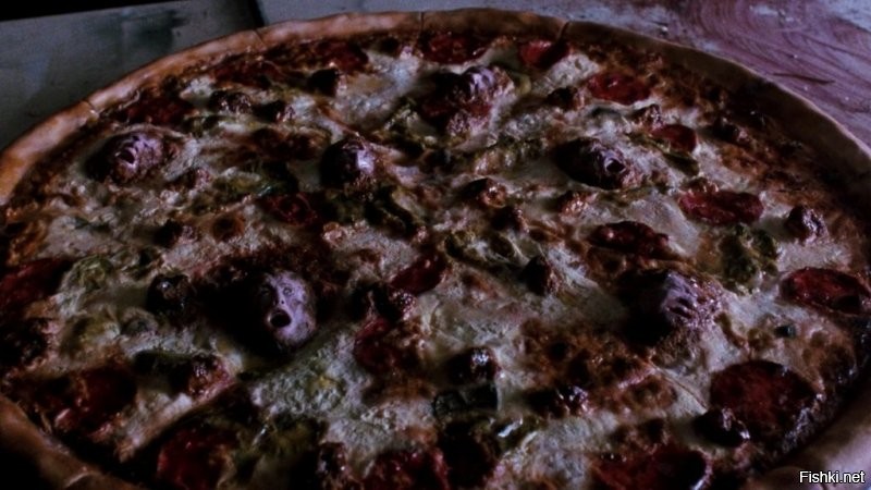 Не знаю, мало что сравнится по соотношению страх в детстве - смешно сейчас, с Кошмаров на улице вязов. 
Одна пицца с людьми чего стоит)