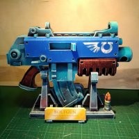 Вот эту модель болтера* я сам замоделил, оттекстурил, превратил в развертку, распечатал и склеил. *Болтер   оружие космодесанта из фантастической игры Warhammer 40000.