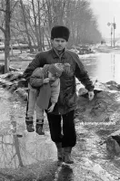 такие куртки в 95-м появились, так что это не начало 90-х,а  ближе к концу уже