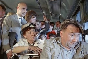 Не уступай, деточка: сцена в советском трамвае