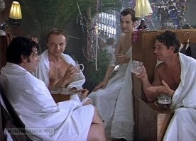 Судя по видео , тот на котором рюкзак- самый пьяный.
Собрались уходить , рядом рюкзак , людей рядом нет.
 - ты с рюкзаком был ? 
-ээээээ...
-одеваем и пошли.
.
подобный сюжет гордость нашего кино )