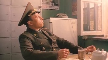 А паспортистка ни при чём