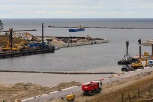 Ну так-то канал этот уже копают в полный рост.  На следующий год должны завершить.

Да и копать там всего 1.3 км с глубиной 5 м