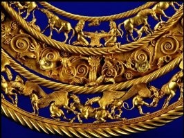 Золотая пектораль. Примерно 4 век до нашей эры. Хранится в Киеве.
