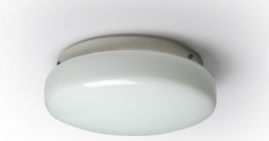 Светильник-таблетка офигенско гармонирует.