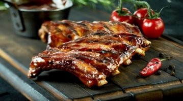 Кистеухая свинья: Злобные хрюшки, которые терроризируют Африку