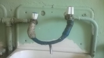 Почему в Англии два отдельных крана для горячей и холодной воды?